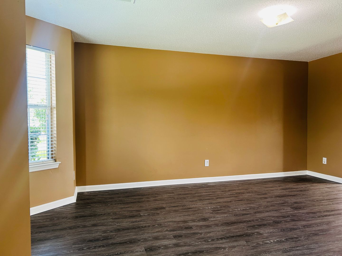 Welcome home to this stunning 5 bedroom 3 full bathroom home located in College Park! Must see!