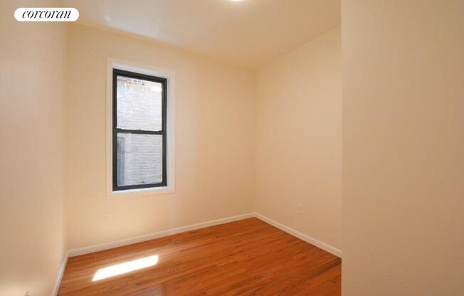 4 beds, 1 bath, $4,300, Unit 9