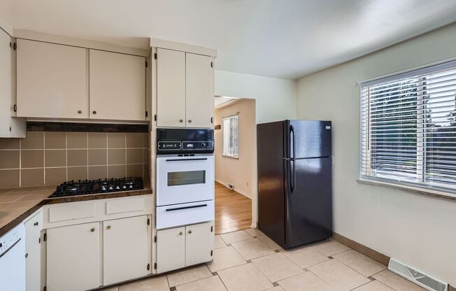 Evolve Real Estate: Charming 2 Beds/1 Bath Duplex Just 5 Minutes From Downtown Denver!