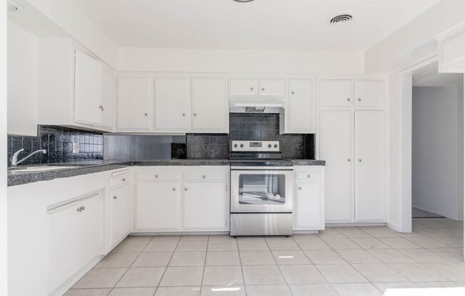 2 beds, 2 baths, $1,299, Unit 3600-W