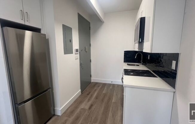 1 bed, 1 bath, $2,300, Unit 2F