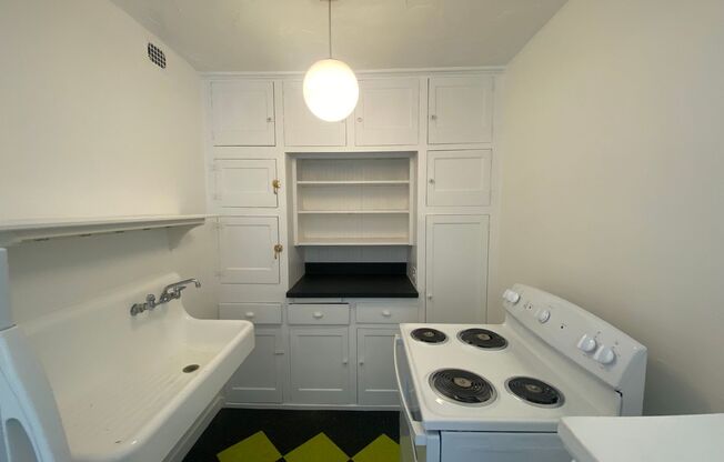 Studio, 1 bath, 400 sqft, $1,265, Unit 203