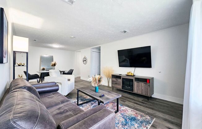 2 beds, 1 bath, 864 sqft, $1,175, Unit 2139 Pine Grove Ln-R+