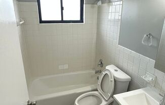 3 beds, 1 bath, 1,000 sqft, $1,250, Unit 5806-100