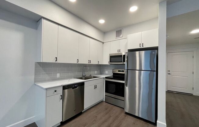 Studio, 1 bath, 327 sqft, $1,650, Unit 410-203