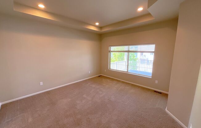 3 beds, 2.5 baths, $2,550