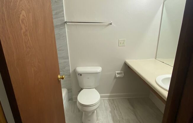 3 beds, 1.5 baths, 1,066 sqft, $1,499, Unit 5240 02