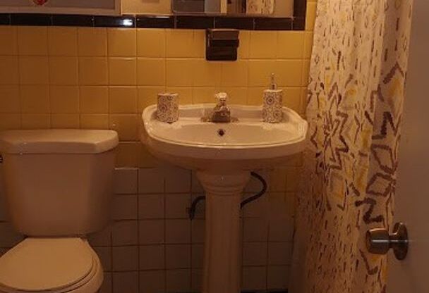2 beds, 1 bath, 850 sqft, $1,650, Unit Apt 1