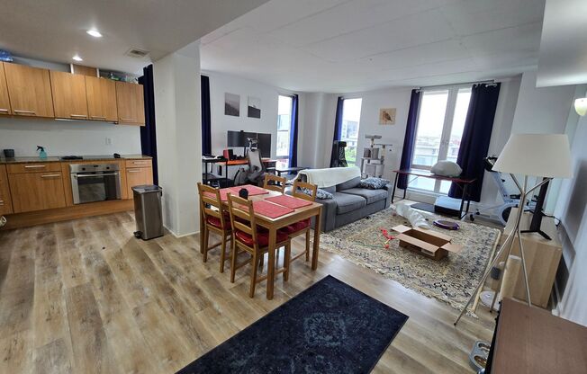 1 bed, 1 bath, 737 sqft, $1,995, Unit 5D