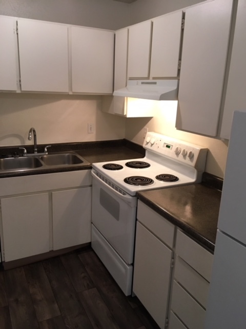 2 beds, 1 bath, 800 sqft, $1,105, Unit 06A