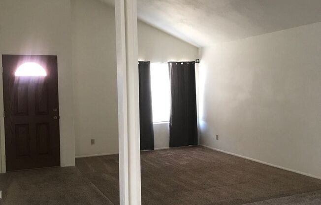 1 month free rent if rented before Christmas! Beautiful 55+ Ahwatukee neighborhood spacious 2/br 2/ba home - Rent Includes membership to Ahwatukee Recreation Center