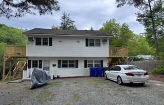 One bedroom unit with retro charm close to downtown Carrboro!