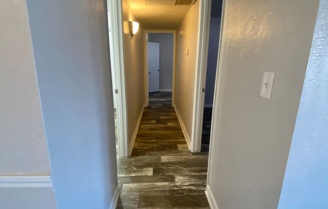 2 beds, 1 bath, 900 sqft, $1,051, Unit 16E