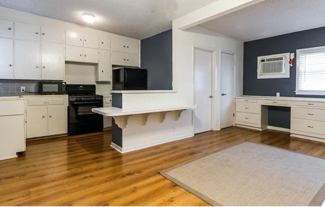 709 W 26th St Apt 13