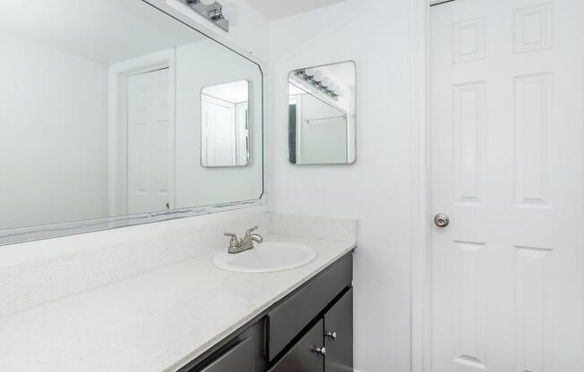 1 bed, 1 bath, 699 sqft, $909