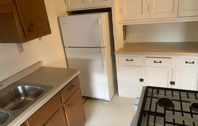 1 bed, 1 bath, $825, Unit #7