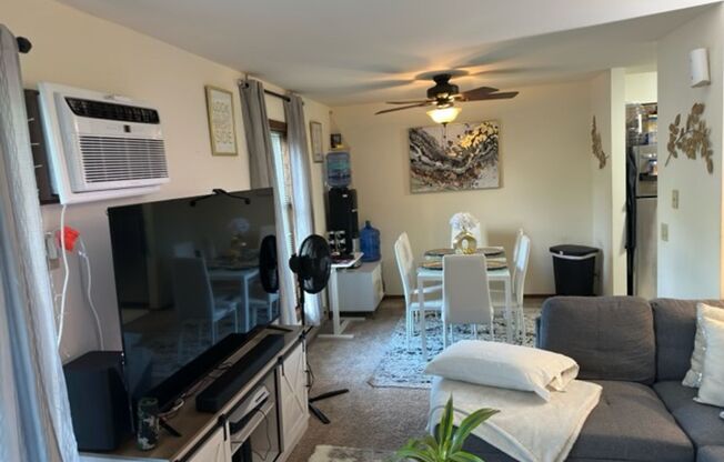 2 beds, 1 bath, 950 sqft, $1,695, Unit 477HB