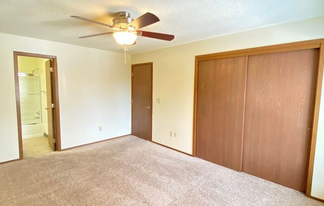 1 bed, 1 bath, 640 sqft, $956, Unit VC-133