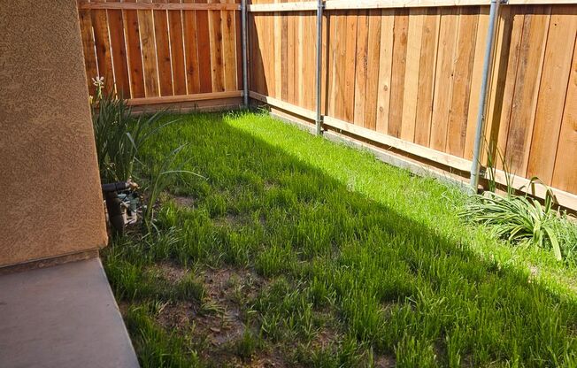 Charming 2 Bedroom Home Located in La Loma Area