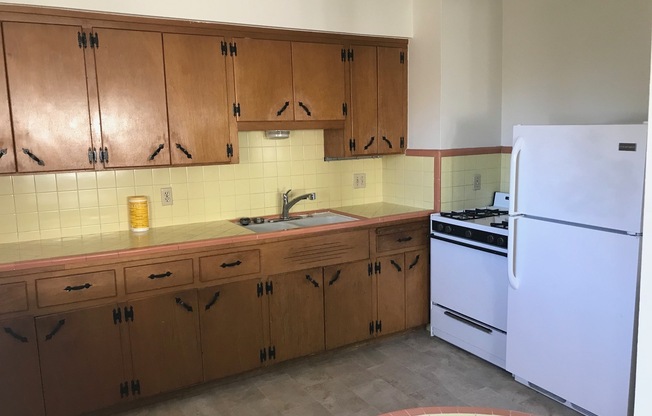 2 beds, 1 bath, $1,900