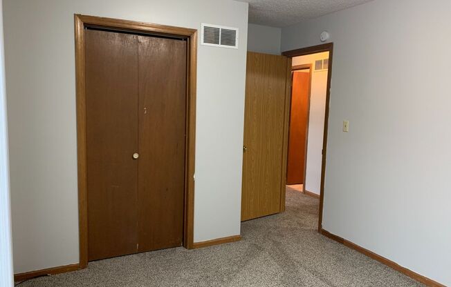 3 beds, 2 baths, $1,350, Unit Unit 5