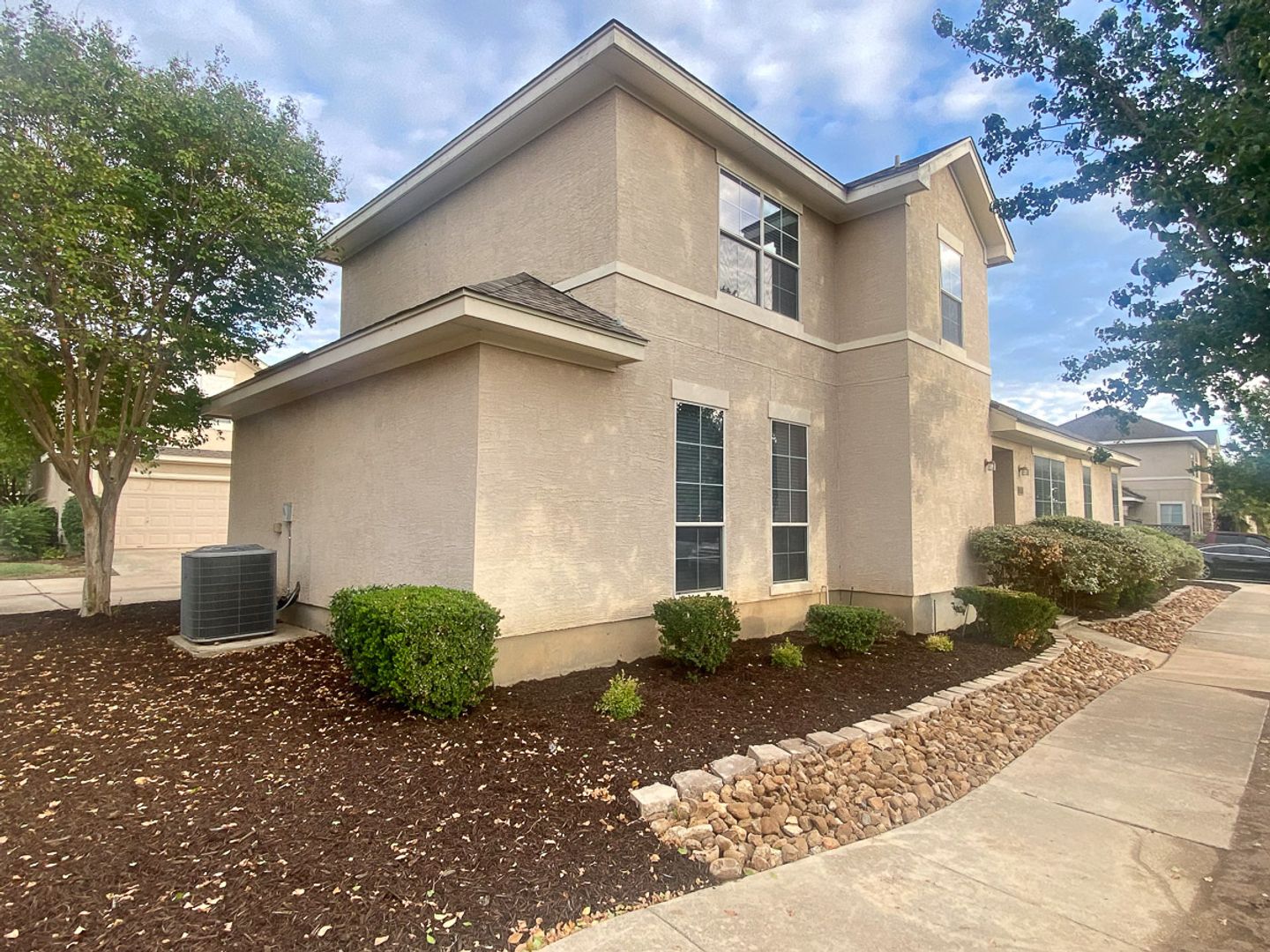 Amazing home with Garage and Backyard 3/2 Yard maintenance included