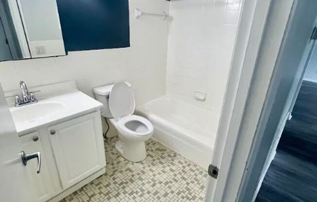 2 beds, 1 bath, 750 sqft, $1,375, Unit 1650-1