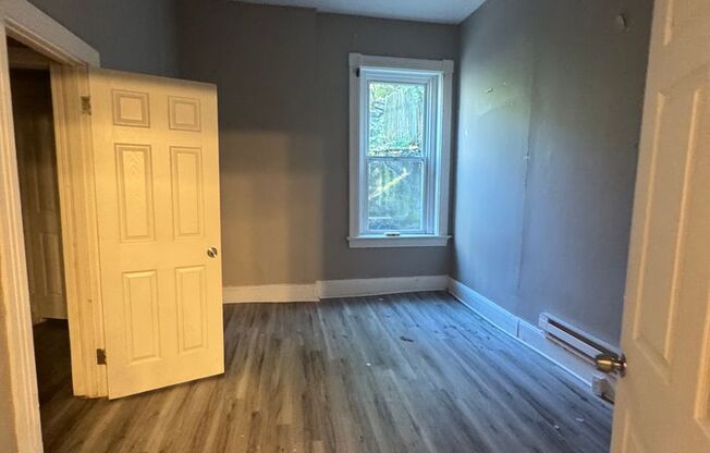 Studio, 1 bath, 670 sqft, $895, Unit Apt 2