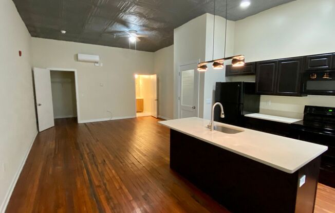 Studio, 1 bath, 653 sqft, $999, Unit 409 Unit 203