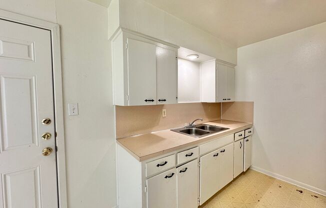 3 beds, 1 bath, $995