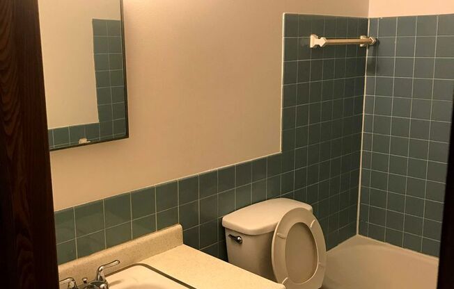 1 bed, 1 bath, 650 sqft, $999, Unit 1220-052