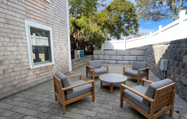 2 beds, 1 bath, 720 sqft, $2,895, Unit 328 Bank #02