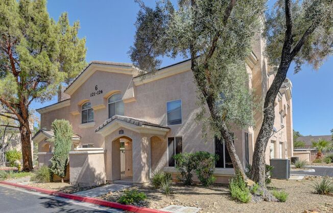Beautiful 2-story townhouse featuring 2 bedrooms and 2.5 bathrooms in a well-maintained community!
