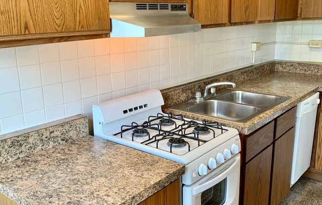 Studio, 1 bath, 300 sqft, $1,695, Unit 530-606