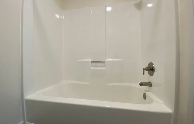 1 bed, 1 bath, 770 sqft, $2,600, Unit K-136