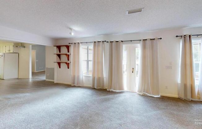 3 beds, 2 baths, 2,043 sqft, $1,700