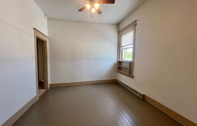 2 beds, 1 bath, $1,050, Unit 5