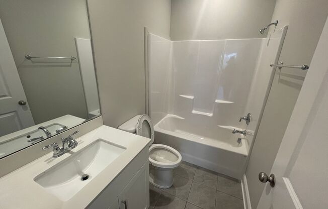 1 bed, 1 bath, 1,000 sqft, $1,400, Unit 5748-303