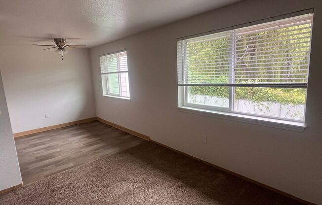 2 beds, 1 bath, 875 sqft, $1,300, Unit 127-50