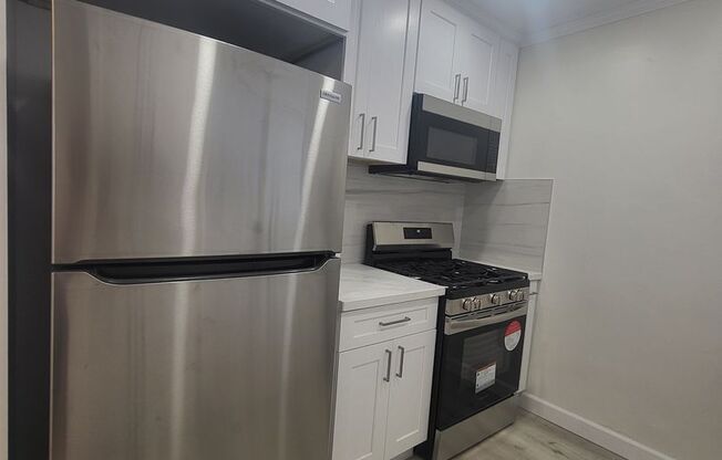 2 beds, 1 bath, 700 sqft, $2,595, Unit 4