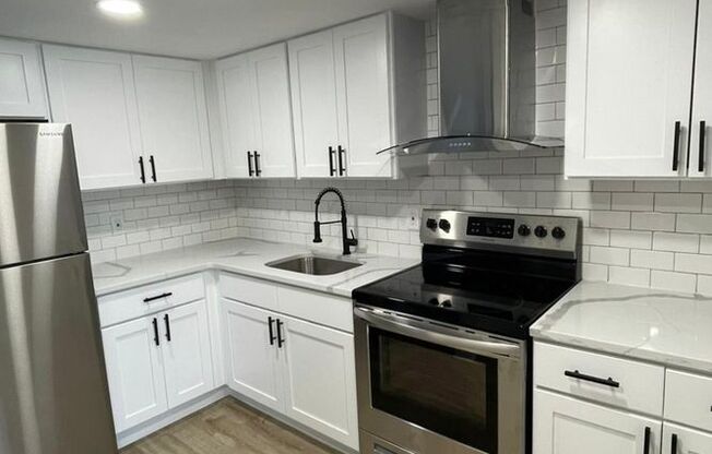 2 beds, 1 bath, $1,750, Unit G06