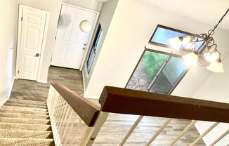 Charming Townhouse in Virginia Beach - All New Carpets and Paint!