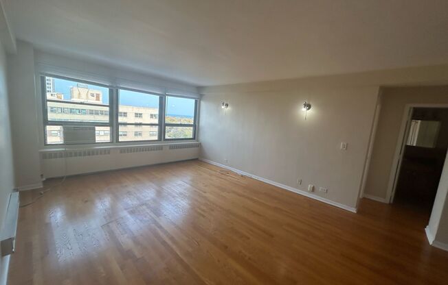 1 bed, 1 bath, 700 sqft, $2,000, Unit 418-1211