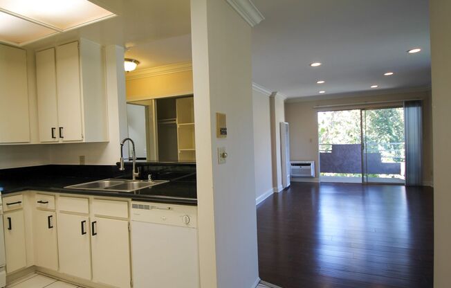 15040 Moorpark St.