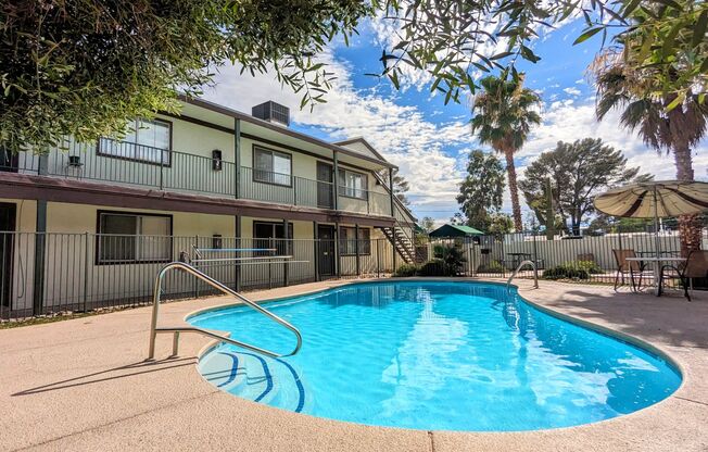 2 beds, 1 bath, 825 sqft, $975, Unit 216