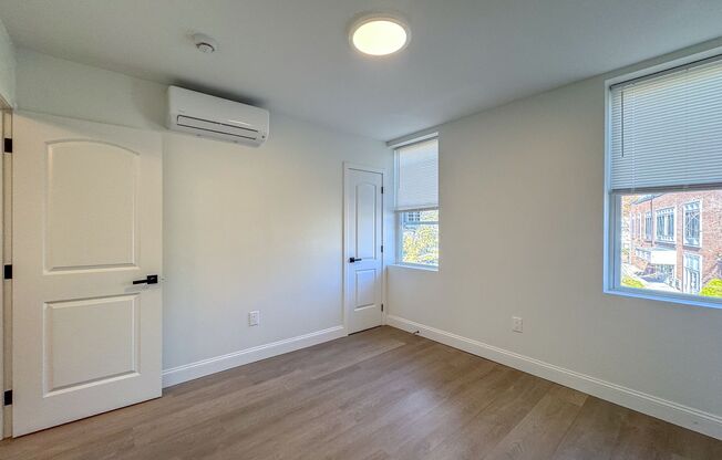 3 beds, 2 baths, 1,200 sqft, $3,500, Unit 303 St John St 2nd+ 3rd Floor