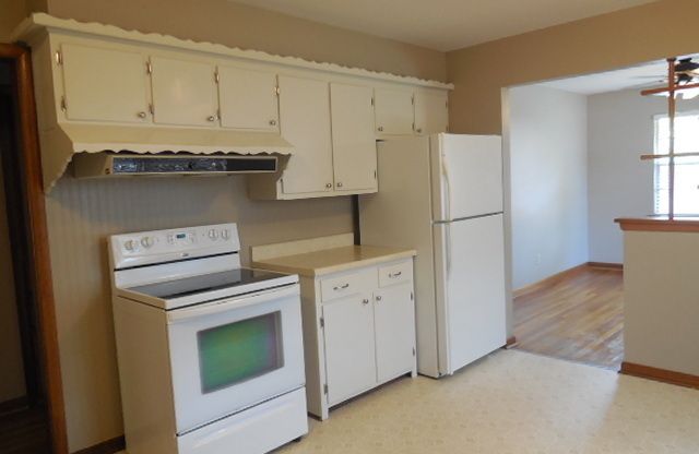 3 beds, 1.5 baths, $1,300