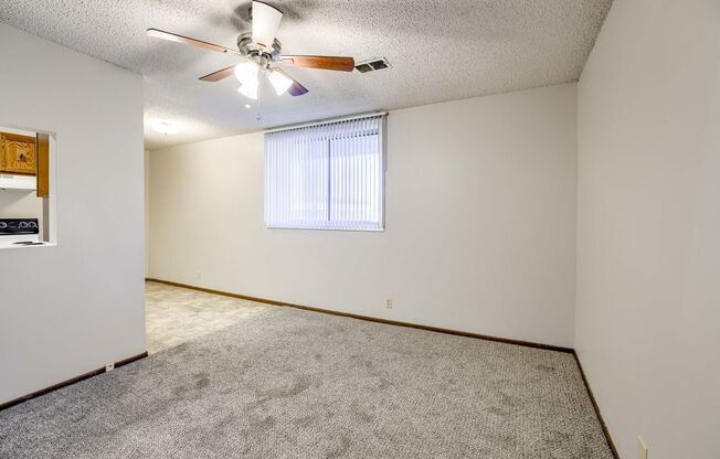 1 bed, 1 bath, 750 sqft, $750, Unit 5140 S 48th #15