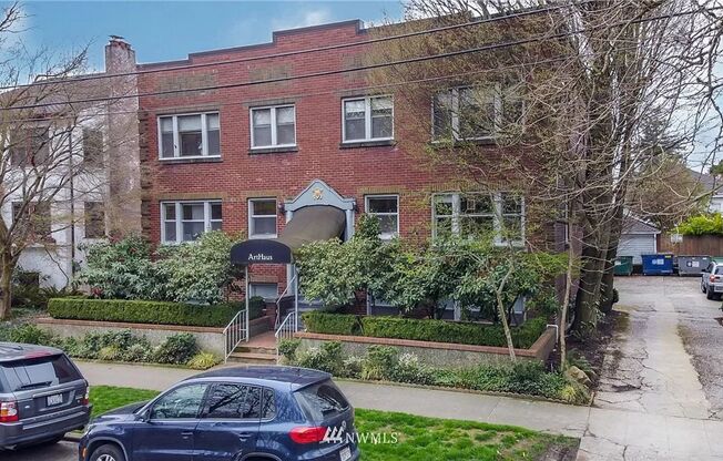 Charming Brick Condo On Quiet Street!