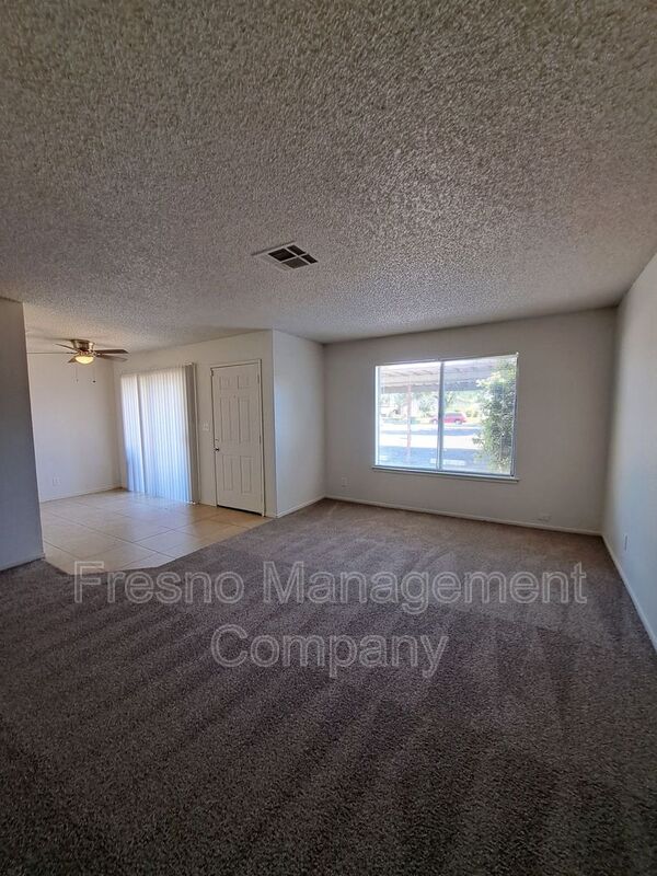 3037 W PONTIAC WAY